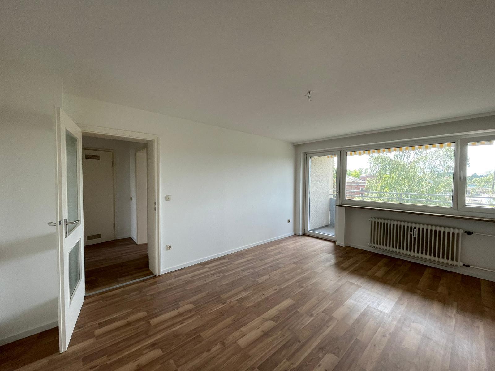 Wohnung zur Miete 500 € 3 Zimmer 69,5 m²<br/>Wohnfläche 4.<br/>Geschoss 01.04.2025<br/>Verfügbarkeit Köditzer Straße 7 Neuhof Hof 95030