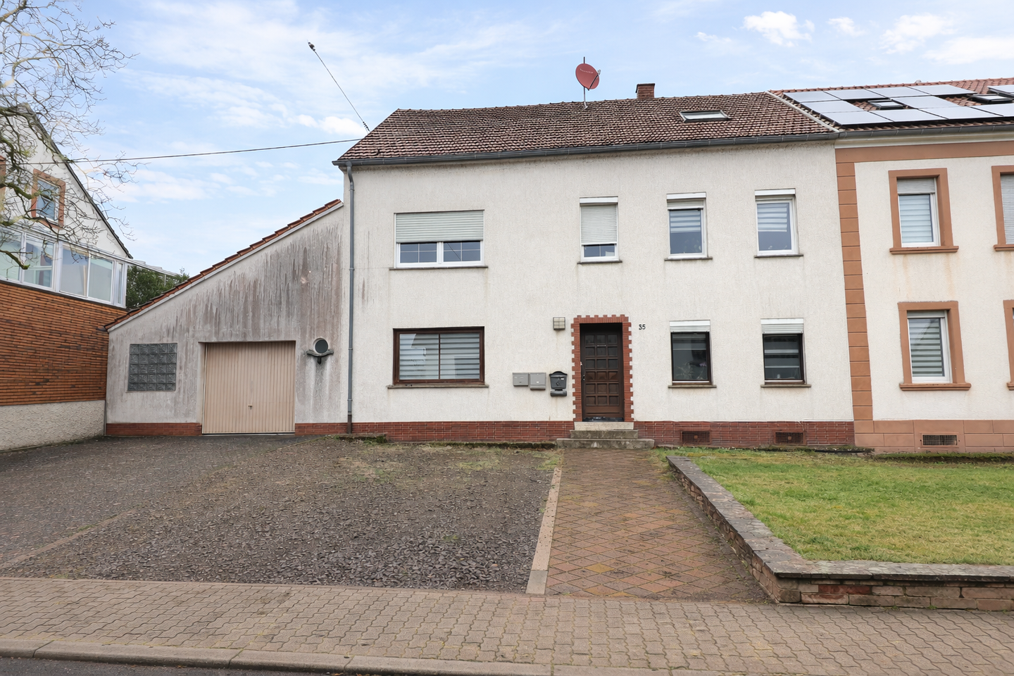 Immobilie in Weiskirchen - Kapitalanleger aufgepasst: Großes Mehrfamilienhaus mit viel Potential in Weiskirchen! - Bild 0