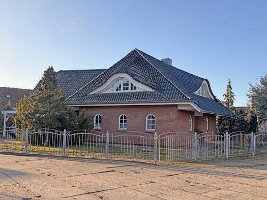 Einfamilienhaus zum Kauf 490.000 € 4 Zimmer 177 m² 1.092 m² Grundstück Fliederweg 7 Bad Freienwalde Bad Freienwalde (Oder) 16259