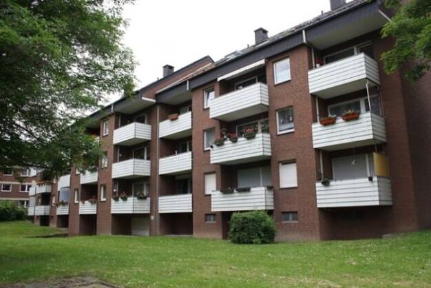 Wohnung zur Miete nur mit Wohnberechtigungsschein 288 € 2,5 Zimmer 59,8 m² Dachgeschoss, 3. Geschoss frei ab 01.09.2025 Bahnhofstraße 241 Vierlinden Duisburg 47178