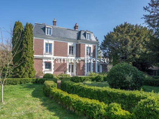 Einfamilienhaus zum Kauf 690.000 € 13 Zimmer 350 m² 3.000 m² Grundstück Beauvais 60000