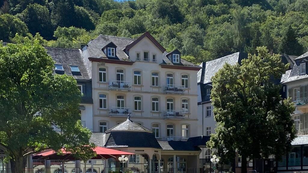 Hotel zum Kauf 350.000 € 27 Zimmer 43 Betten 100 m² Gastrofläche 247 m² Grundstück Bad Bertrich 56864
