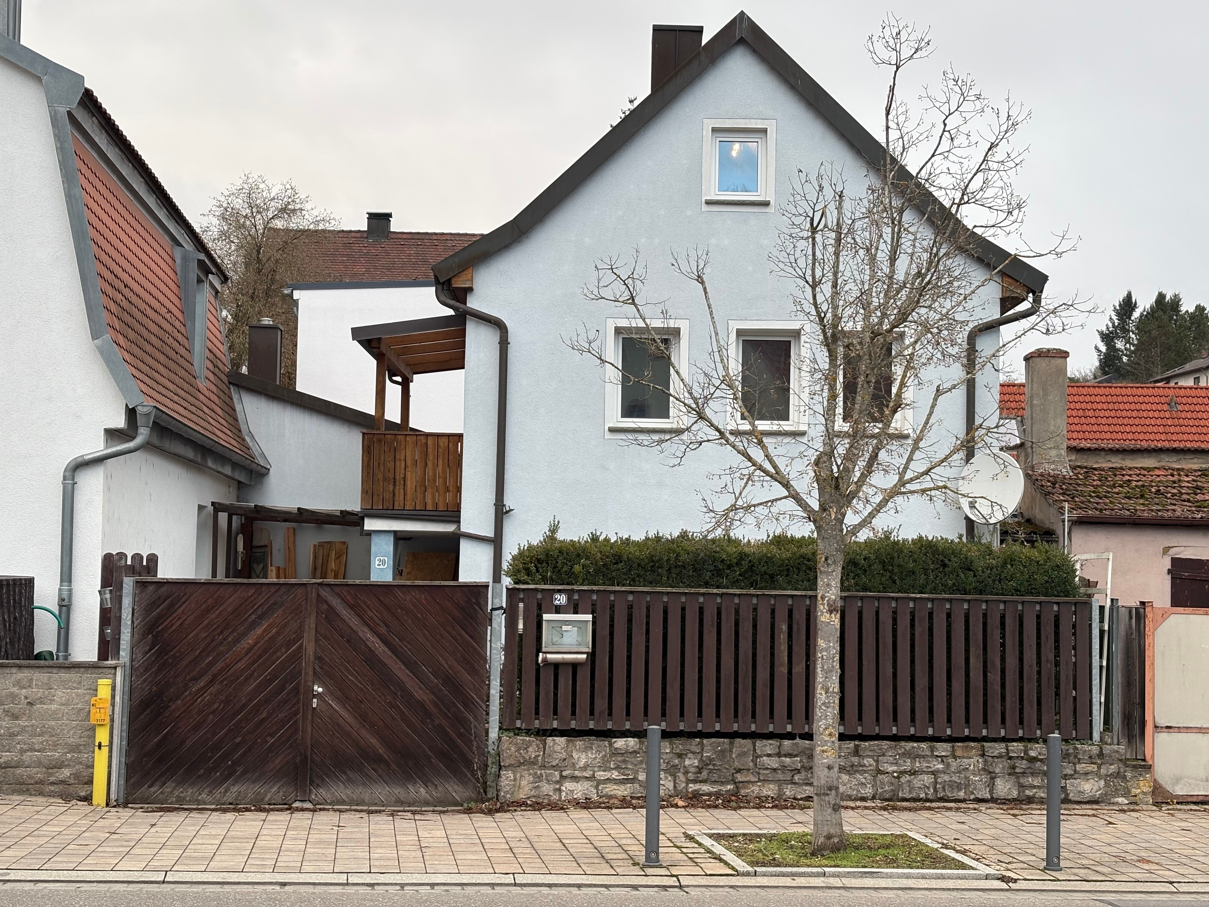 Einfamilienhaus zur Miete 900 € 3,5 Zimmer 85 m²<br/>Wohnfläche 150 m²<br/>Grundstück ab sofort<br/>Verfügbarkeit Höchberg 97204