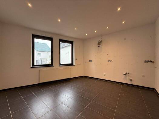 Einfamilienhaus zum Kauf 249.500 € 8 Zimmer 180 m² 144 m² Grundstück Heimbach-Weis Neuwied 56566