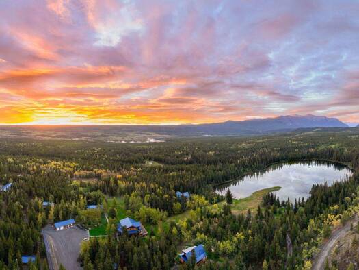 Herrenhaus zum Kauf 10.172.580 € 1.080 m² 105.218 m² Grundstück 7221 Chilko-Newton Airstrip Rd  Cariboo J  BC V0L Cariboo V0L 1W0