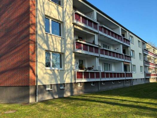 Wohnung zur Miete 799 € 4 Zimmer 79,9 m² 2. Geschoss frei ab 01.03.2026 Karlsbader Str. 2 Elmshorn 25335