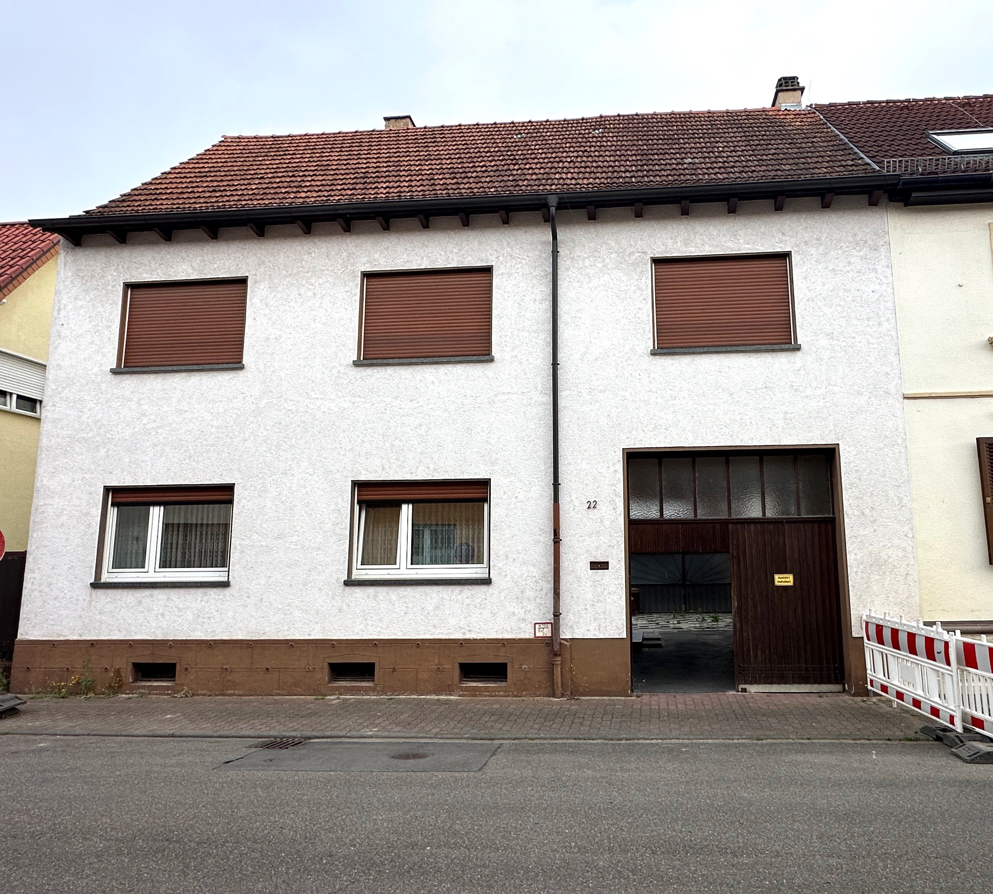 Mehrfamilienhaus zum Kauf 495.000 € 8 Zimmer 185 m²<br/>Wohnfläche 582 m²<br/>Grundstück ab sofort<br/>Verfügbarkeit Luisenstr. 22 Hockenheim 68766