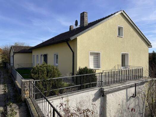 Haus zum Kauf 275.000 € 6 Zimmer 180 m² 1.601 m² Grundstück Ippesheim 97258