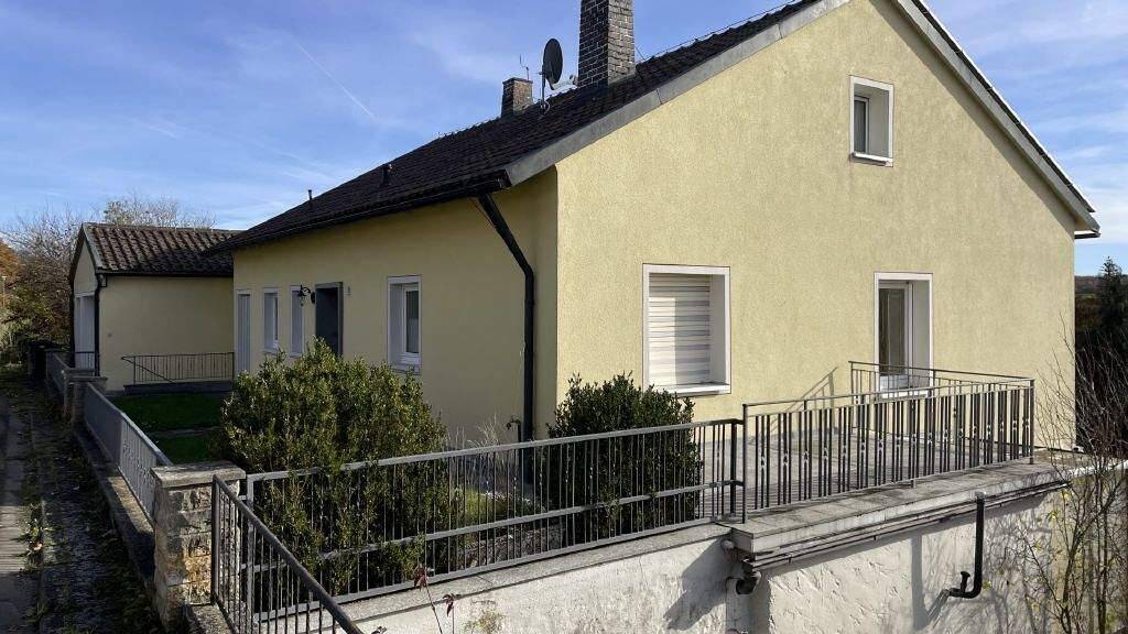 Haus zum Kauf 275.000 € 6 Zimmer 180 m² 1.601 m² Grundstück Ippesheim 97258