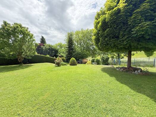 Einfamilienhaus zum Kauf 388.000 € 11 Zimmer 360 m² 844 m² Grundstück frei ab sofort Hessenallee Homberg 34576