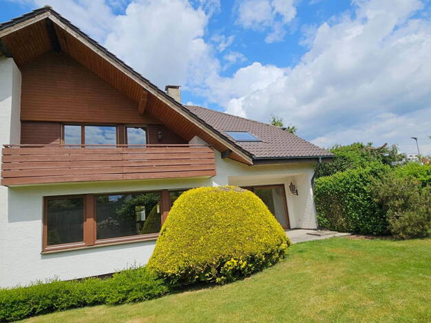 Doppelhaushälfte zur Miete 2.300 € 8 Zimmer 220 m² 600 m² Grundstück Biberach 88400