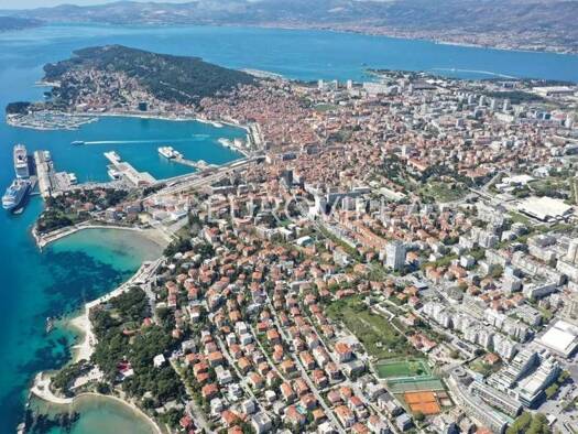 Wohn- und Gewerbegrundstück zum Kauf 842.600 € Trstenik Split 21000