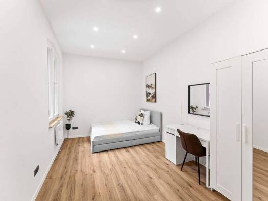 Wohnung zur Miete 480 € 5 Zimmer 81 m² frei ab sofort Ludwigstraße 50 Südstadt Fürth 90763