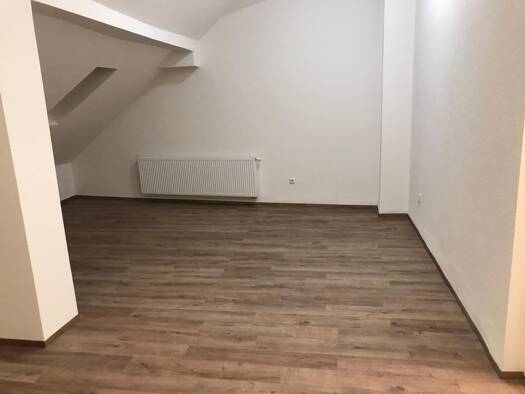 Terrassenwohnung zur Miete 1.400 € 4 Zimmer 105 m² frei ab sofort Holzgerlingen 71088