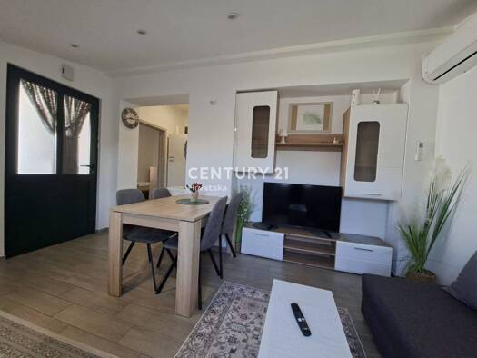 Wohnung zur Miete 800 € 2 Zimmer 53 m² Zadar 23000