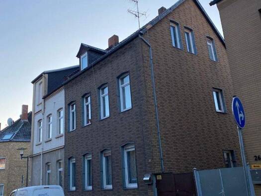 Haus zum Kauf 250.000 € 8 Zimmer 253 m² 191 m² Grundstück Kernstadt Süd Peine 31226