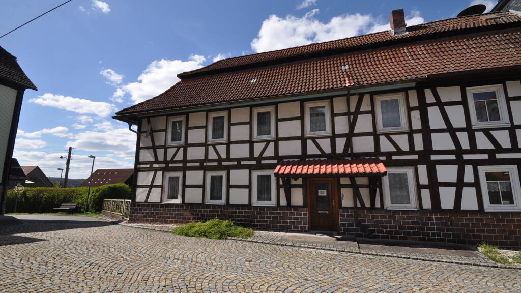 Doppelhaushälfte zum Kauf 53.000 € 6 Zimmer 132 m² 113 m² Grundstück Ehrenberg 98660