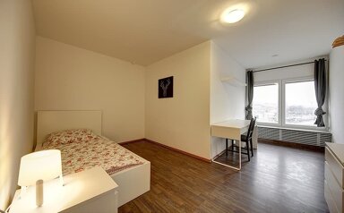 Wohnung zur Miete Wohnen auf Zeit 560 € 5 Zimmer 14 m² frei ab 04.06.2025 König-Karl-Straße 84 Bad Cannstatt Stuttgart 70372