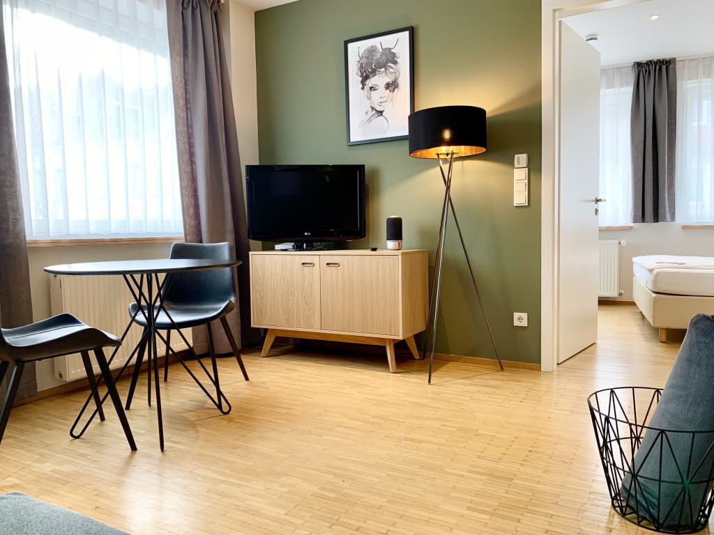 Wohnung zur Miete Wohnen auf Zeit 2.983 € 2 Zimmer 42 m²<br/>Wohnfläche 22.12.2024<br/>Verfügbarkeit Luitpoldstraße Markgrafenstadt Erlangen 91054