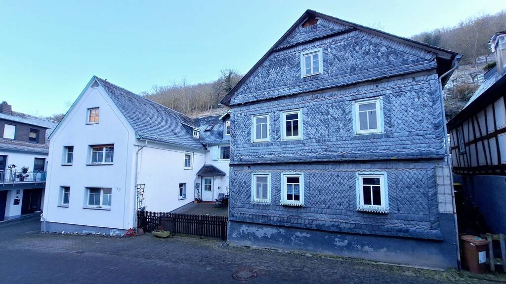 Mehrfamilienhaus zum Kauf 129.000 € 10 Zimmer 144 m² 1.065 m² Grundstück frei ab sofort Oberdiebach Manubach 55413