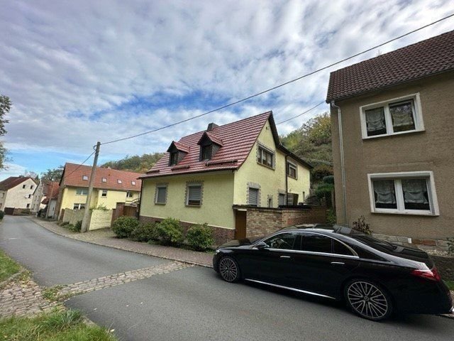 Einfamilienhaus zum Kauf 173.500 € 5 Zimmer 141 m²<br/>Wohnfläche 1.603 m²<br/>Grundstück ab sofort<br/>Verfügbarkeit Rödgerweg 25 Leißling Weißenfels 06667