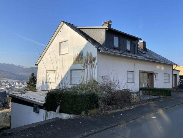 Einfamilienhaus zum Kauf 225.000 € 180 m² 981 m² Grundstück Ewersbach Dietzhölztal / Ewersbach 35716