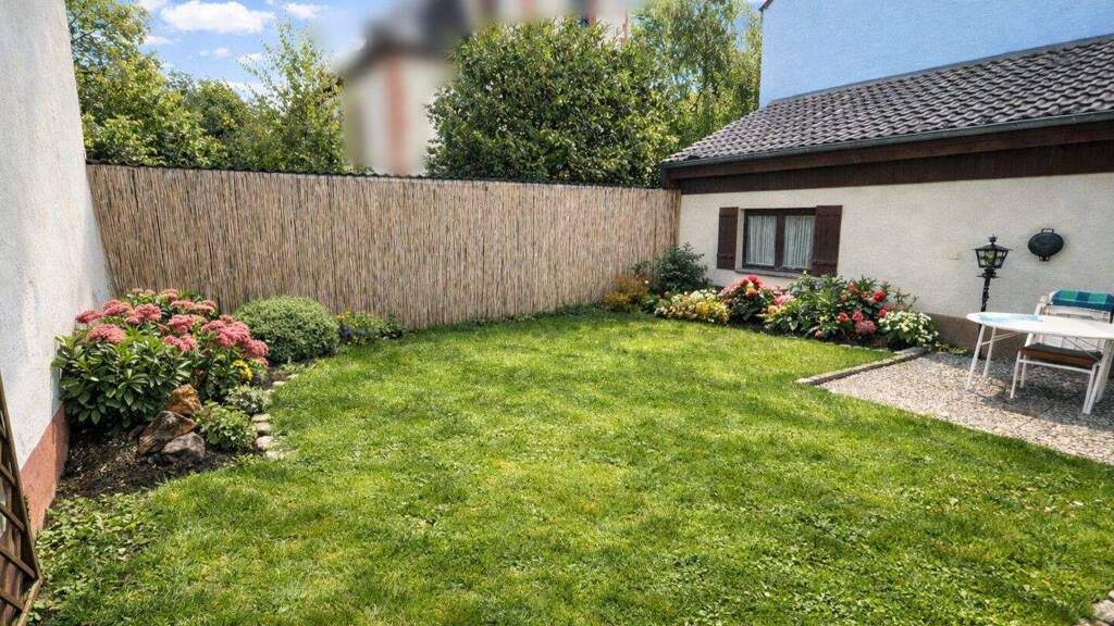 Einfamilienhaus zum Kauf 360.000 € 5 Zimmer 96 m² 208 m² Grundstück Nieder-Eschbach Frankfurt am Main 60437
