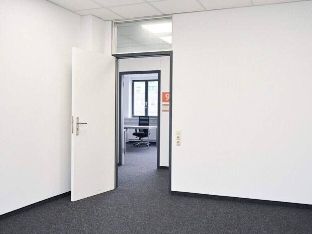 Bürofläche zur Miete 569 € 28,7 m² Bürofläche teilbar ab 28,7 m² Carl-Zeiss-Straße 5 Fellbach 70736
