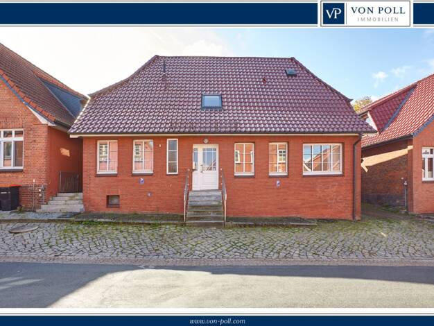 Einfamilienhaus zum Kauf 335.000 € 7 Zimmer 100 m² 599 m² Grundstück Bad Segeberg 23795