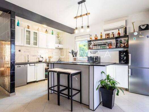 Wohnung zum Kauf 385.000 € 3 Zimmer 128 m² Makarska Makarska 21300