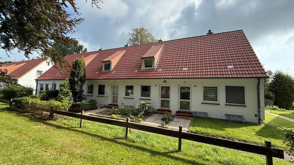 Reihenmittelhaus zum Kauf 98.000 € 3 Zimmer 46 m² frei ab sofort Bredstedt 25821