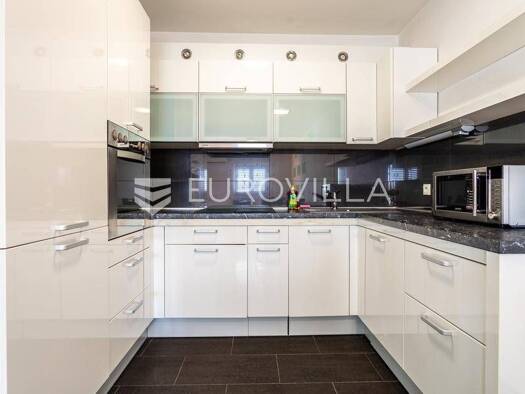 Wohnung zur Miete 1.300 € 2 Zimmer 60 m² 2. Geschoss Strožanac Podstrana 21311