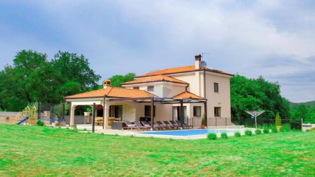 Einfamilienhaus zum Kauf 1.000.000 € 6 Zimmer 385 m² 2.500 m² Grundstück Rovinj 52210