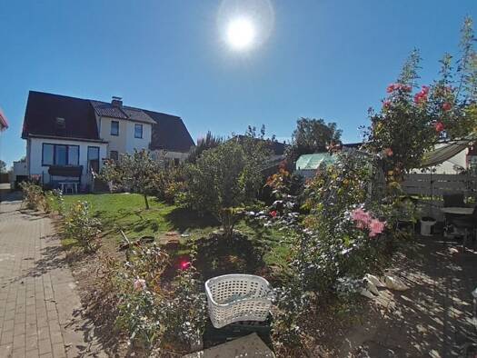 Doppelhaushälfte zum Kauf 219.000 € 5 Zimmer 141 m² 2.675 m² Grundstück Vogelsang Lalendorf 18279