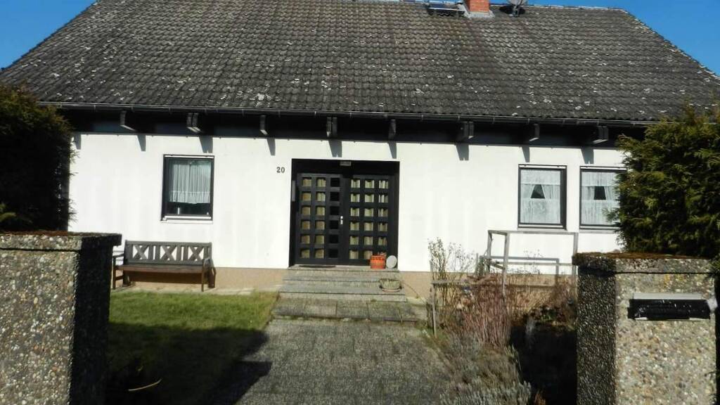 Einfamilienhaus zum Kauf 339.000 € 9 Zimmer 195 m² 726 m² Grundstück frei ab sofort Hahnstätten 65623