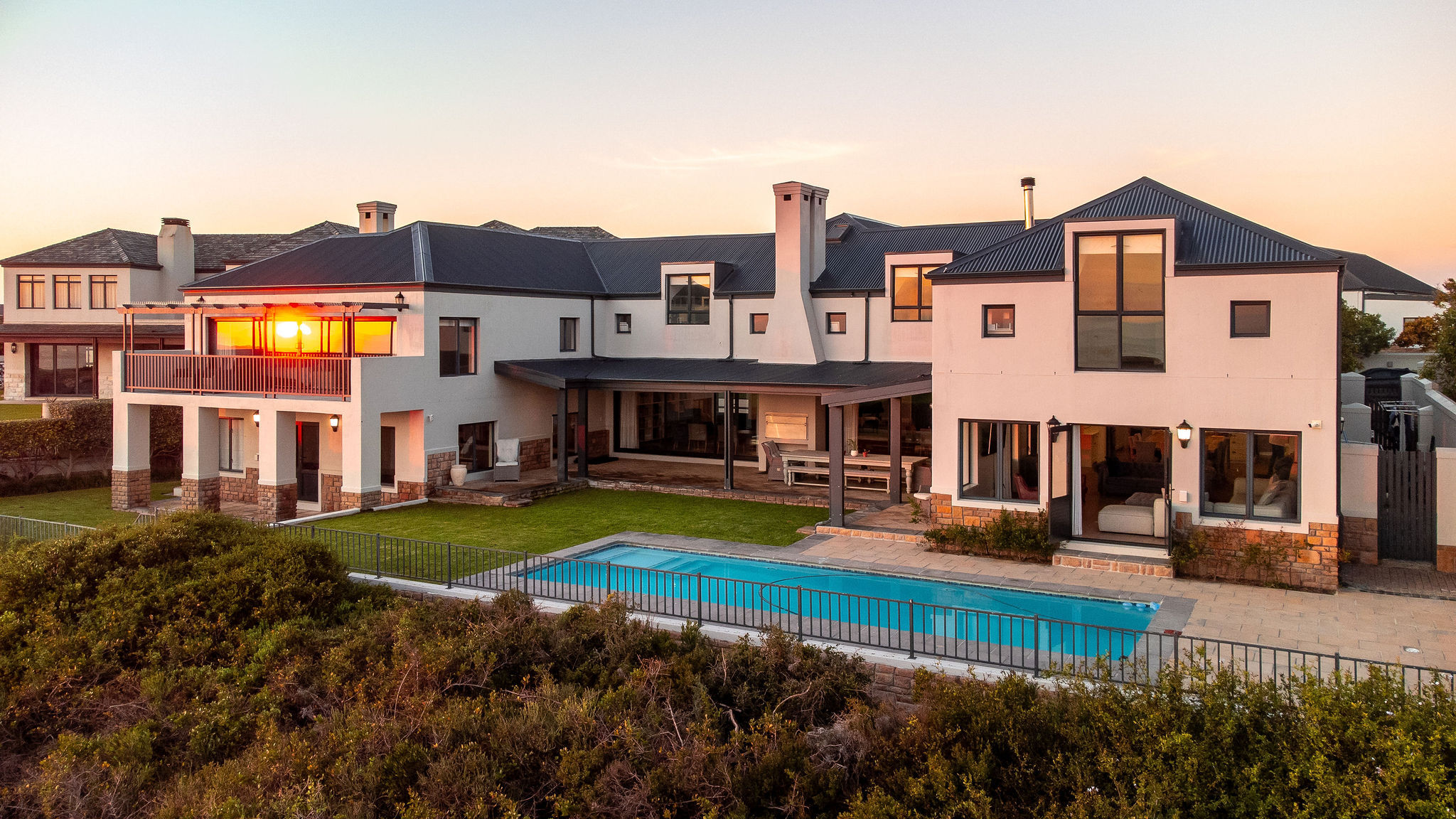 Einfamilienhaus zum Kauf 1.537.240 € 1.016 m²<br/>Wohnfläche 1.537 m²<br/>Grundstück 6 Oyster Ln  Atlantic Beach Golf Estate  Cape Town Cape Town