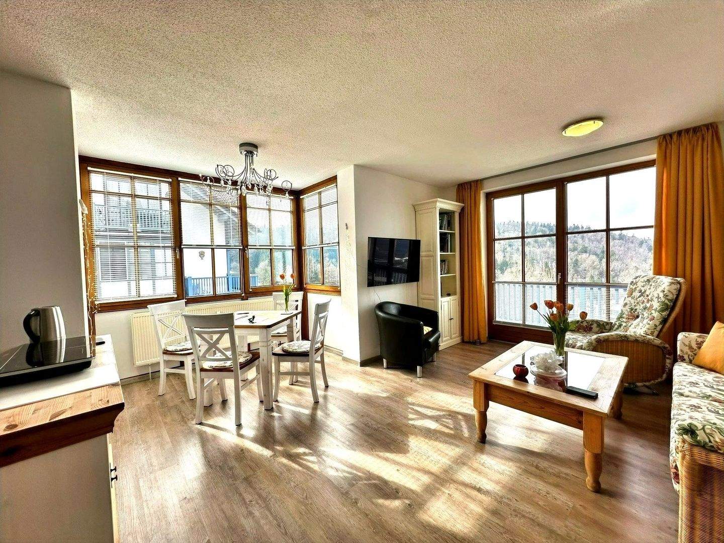 Immobilie in Schöfweg - Urlaub das ganze Jahr - gemütliche Ferienwohnung mit Balkon und Weitblick - Bild 1