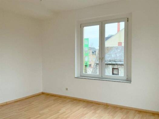 Wohnung zur Miete 320 € 2 Zimmer 75 m² 2. Geschoss Straße des Friedens 9 Limbach-Oberfrohna 09212