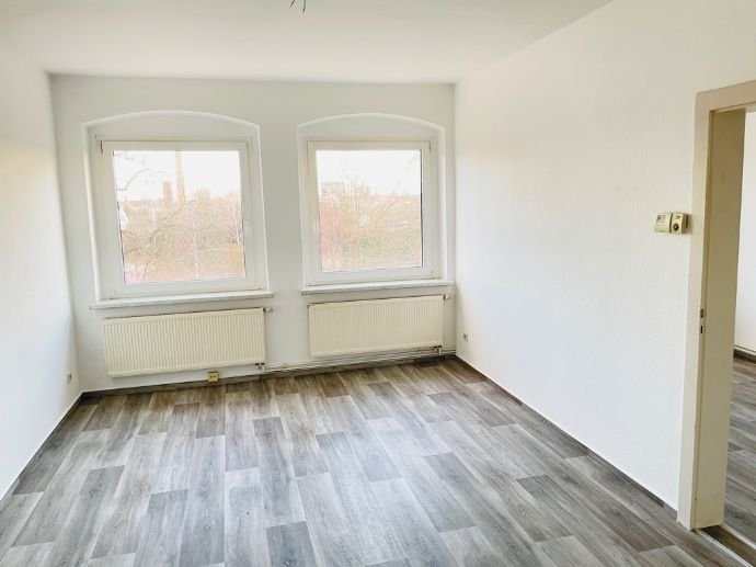 Wohnung zur Miete 300 € 3 Zimmer 60 m²<br/>Wohnfläche 3.<br/>Geschoss 01.10.2024<br/>Verfügbarkeit Sorauer Straße 16 Forst-Stadt Forst (Lausitz) 03149