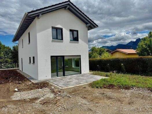 Einfamilienhaus zur Miete - Erstbezug 2.200 € 4 Zimmer 118 m² 430 m² Grundstück frei ab 01.09.2026 Brannenburg 83098