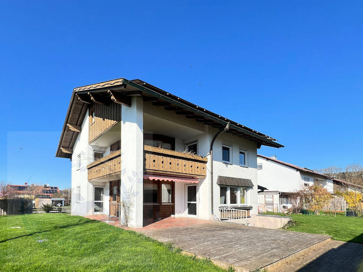 Immobilie in Stöttwang - Sehr ansprechendes Einfamilienhaus auf dem Lande  - großzügiges Grundstück - Bild 2