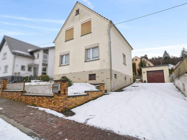 Einfamilienhaus zum Kauf 299.000 € 6 Zimmer 99 m² 668 m² Grundstück Königshofen Niedernhausen 65527