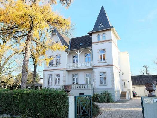 Villa zum Kauf 1.195.000 € 13 Zimmer 310,3 m² 1.679 m² Grundstück Van-den-Bergh-Straße 1 Kellen Kleve 47533