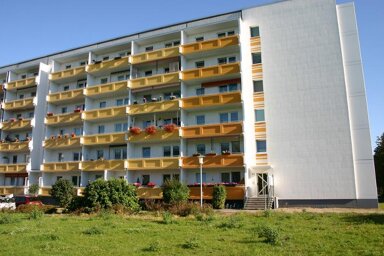 Wohnung zur Miete nur mit Wohnberechtigungsschein 240,66 € 1 Zimmer 34,4 m² 5. Geschoss Sankt-Josef-Straße 38 Marktbreite Magdeburg 39130