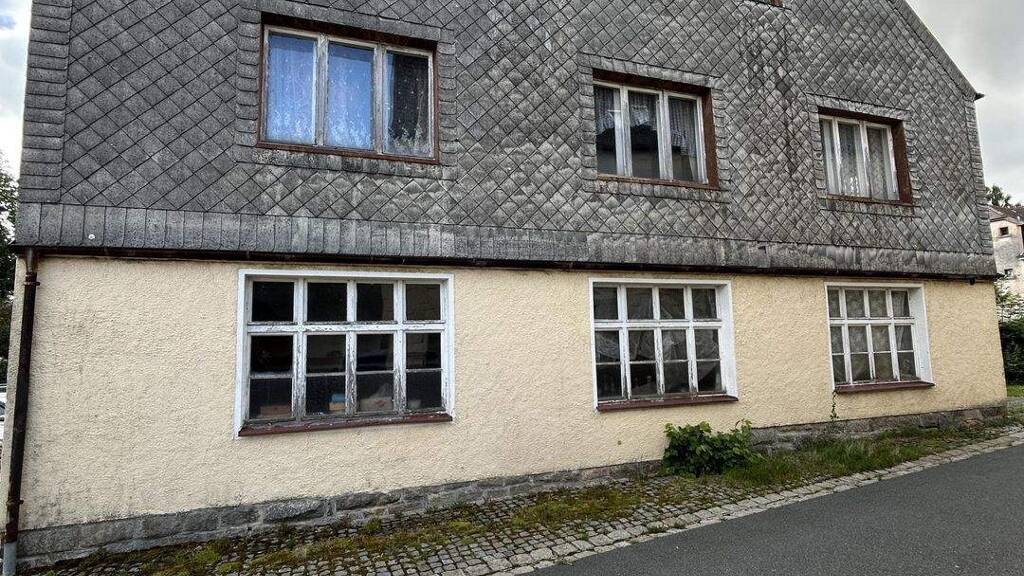 Mehrfamilienhaus zum Kauf 60.000 € 8 Zimmer 147 m² 230 m² Grundstück frei ab sofort Kirchenlamitz 95158