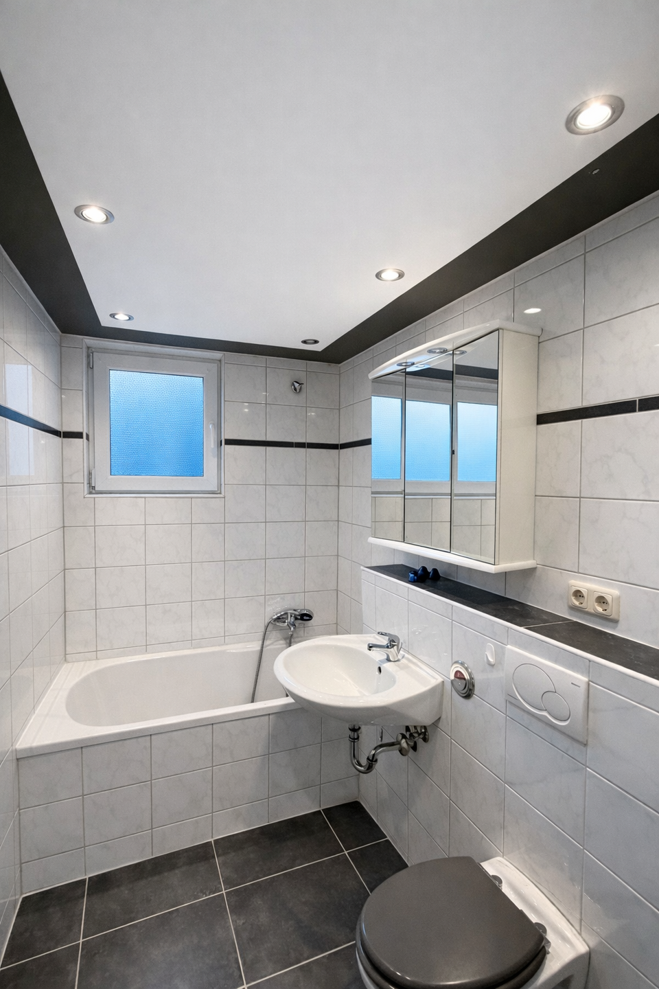 Immobilie in Kürnach - Preiswerte 2-Zimmer-Souterrainwohnung mit Potenzial – ideal für Eigennutzer und Kapitalanleger - Bild 2