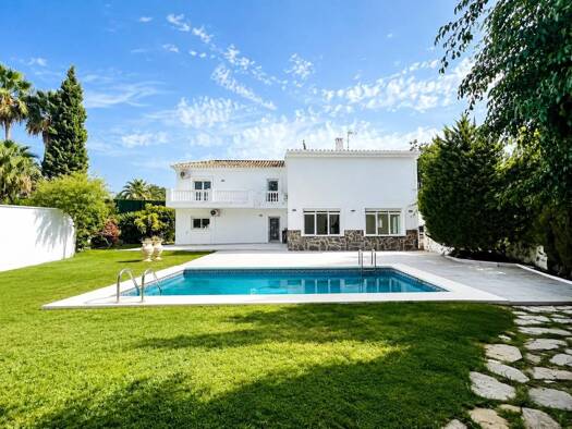 Chalet zur Miete 7.200 € 4 Zimmer 311 m² 1.090 m² Grundstück Marbella 29660