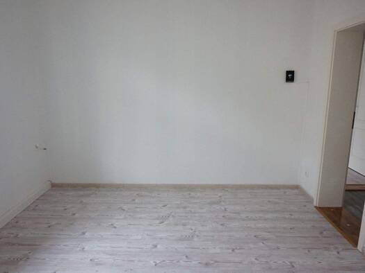 Wohnung zur Miete 340 € 2 Zimmer 59 m² EG Glauchauer Landstraße 40 Crimmitschau 08451
