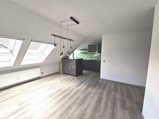 Wohnung zum Kauf 99.800 € 2 Zimmer 80 m² 3. Geschoss frei ab sofort Neuhaus Neuhaus am Rennweg 98724