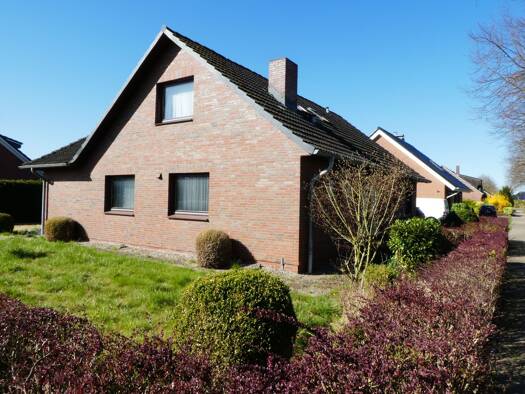 Einfamilienhaus zur Miete 1.300 € 6 Zimmer 170 m² 617 m² Grundstück frei ab sofort Glückstadt 25348
